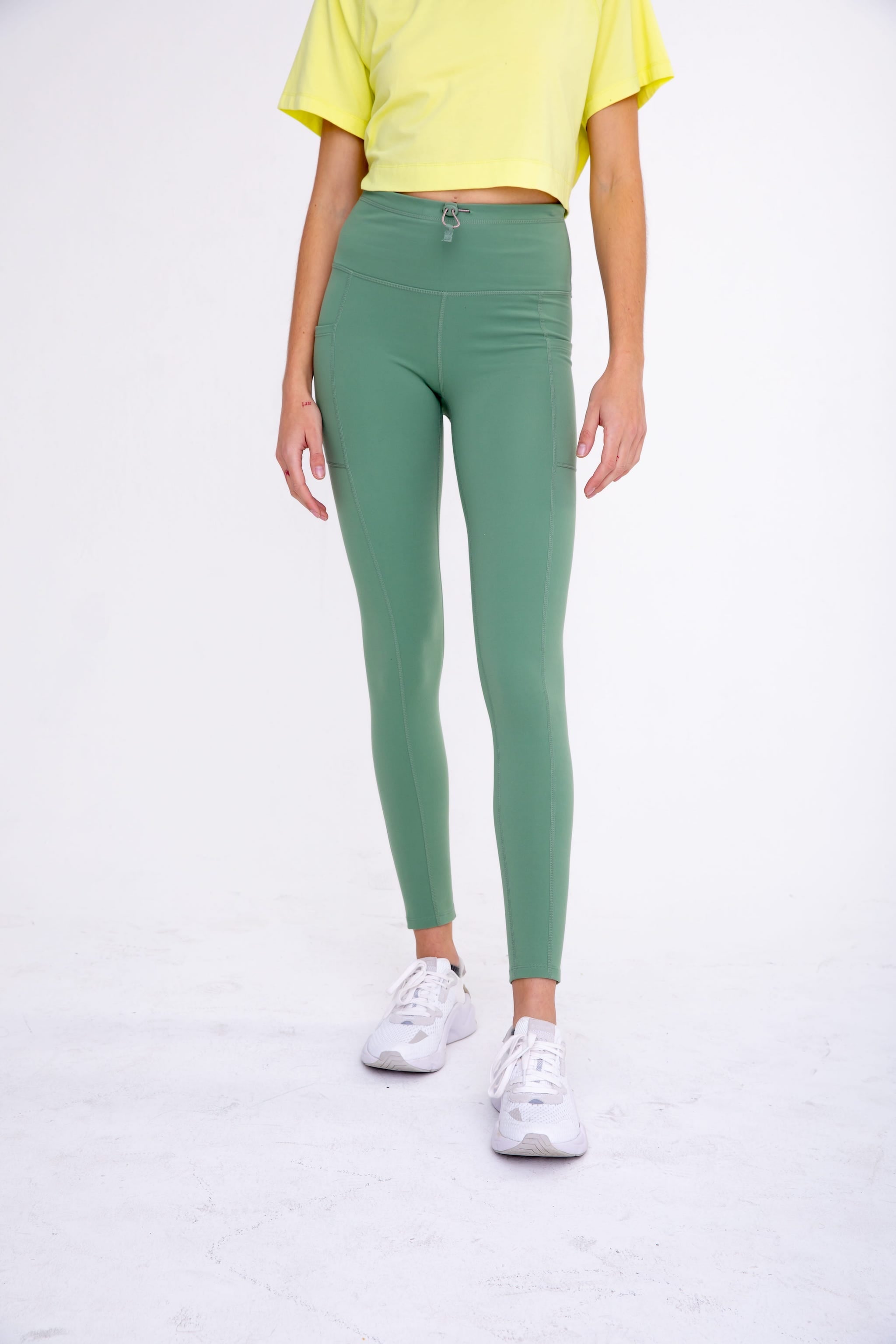 Mono B GREEN - Essential Solid Leggings – Boldly Fashionable Boutique